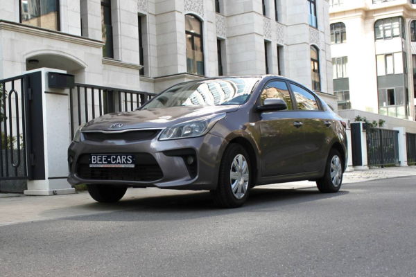 Прокат авто kia rio эконом класса 2019 года в городе Москва Славянский бульвар от 2400 руб./сутки, передний привод, двигатель: бензин, объем 1.6 литров, каско (Мультидрайв), ОСАГО (Мультидрайв), без водителя, недорого - RentRide