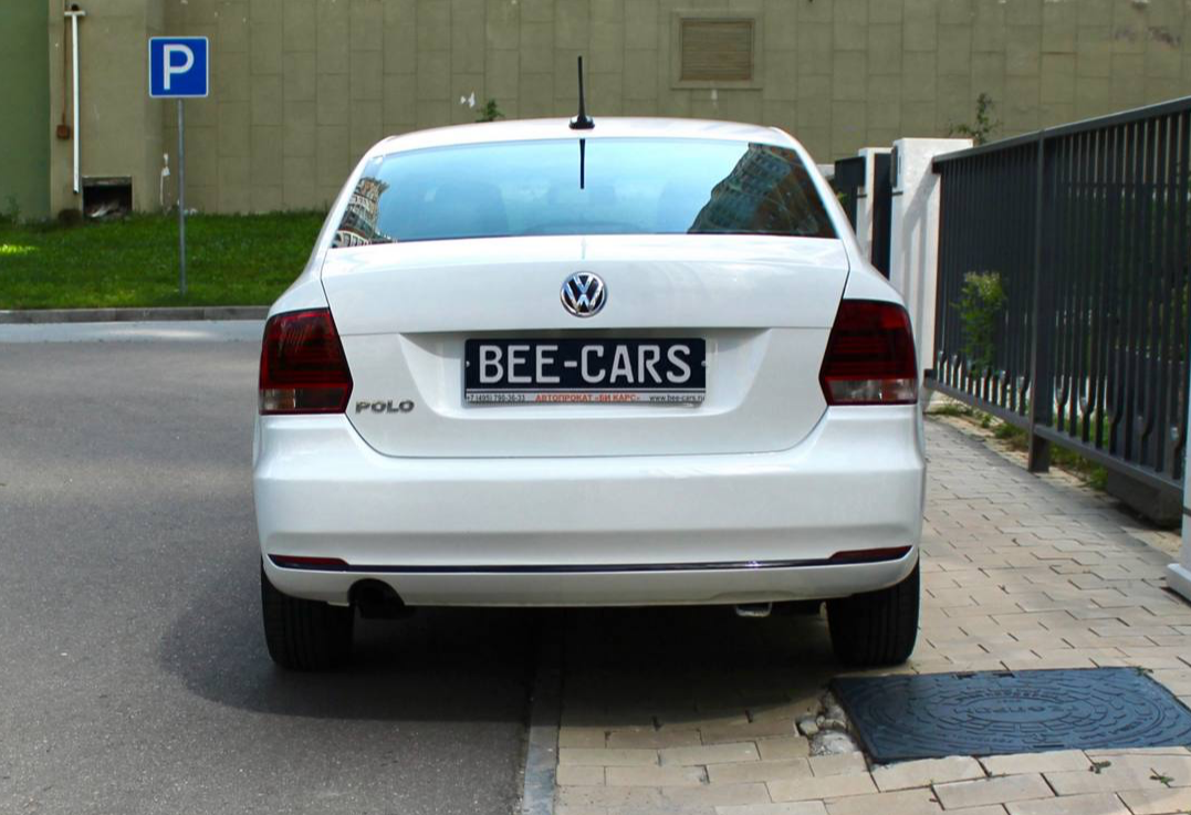 Аренда volkswagen polo эконом класса 2019 года в городе Москва Славянский бульвар от 2640 руб./сутки, передний привод, двигатель: бензин, объем 1.6 литров, каско (Мультидрайв), ОСАГО (Мультидрайв), без водителя, недорого, вид 8 - RentRide