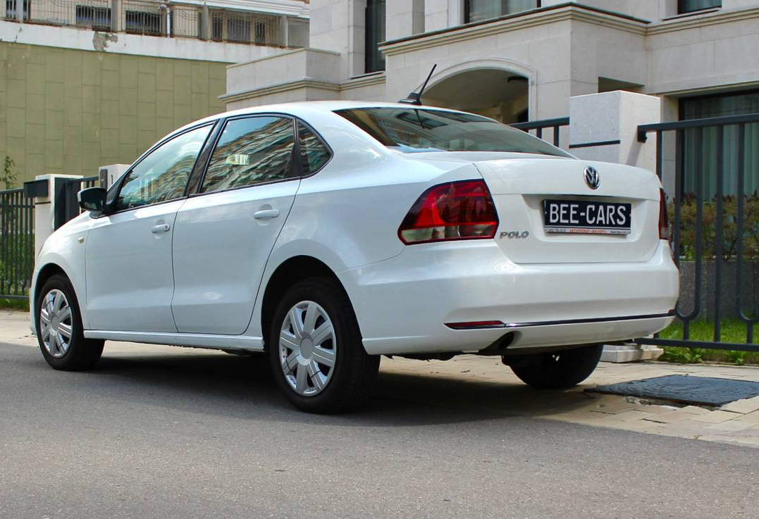 Аренда volkswagen polo эконом класса 2019 года в городе Москва Славянский бульвар от 2640 руб./сутки, передний привод, двигатель: бензин, объем 1.6 литров, каско (Мультидрайв), ОСАГО (Мультидрайв), без водителя, недорого, вид 3 - RentRide