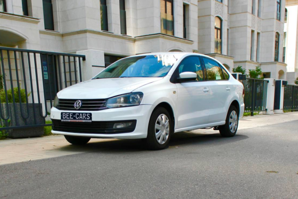 Прокат авто volkswagen polo эконом класса 2019 года в городе Москва Славянский бульвар от 2640 руб./сутки, передний привод, двигатель: бензин, объем 1.6 литров, каско (Мультидрайв), ОСАГО (Мультидрайв), без водителя, недорого - RentRide