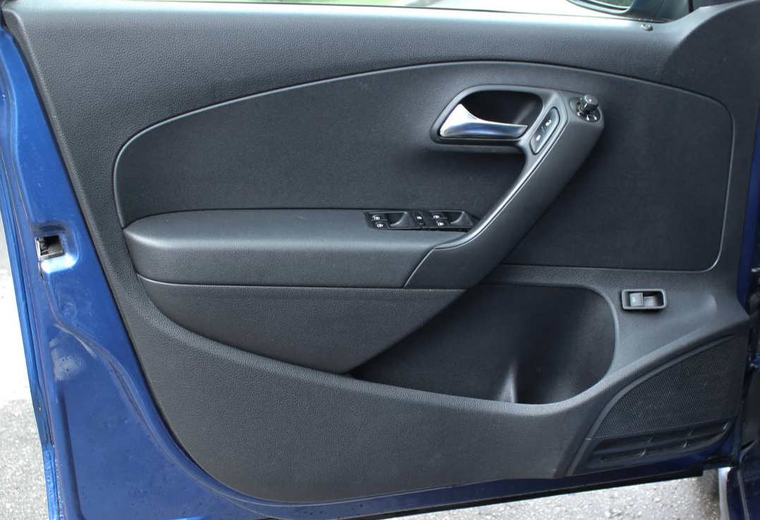 Аренда volkswagen polo эконом класса 2019 года в городе Москва Славянский бульвар от 2640 руб./сутки, передний привод, каско (Мультидрайв), ОСАГО (Мультидрайв), без водителя, недорого, вид 5 - RentRide