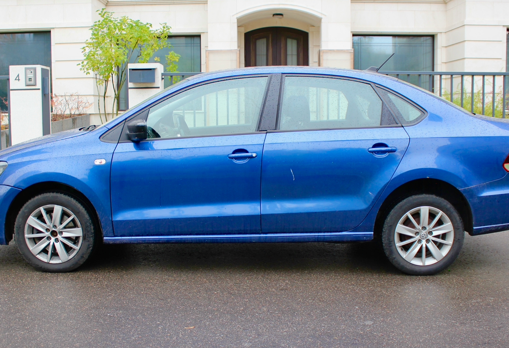 Аренда volkswagen polo эконом класса 2019 года в городе Москва Славянский бульвар от 2400 руб./сутки, передний привод, каско (Мультидрайв), ОСАГО (Мультидрайв), без водителя, недорого, вид 2 - RentRide