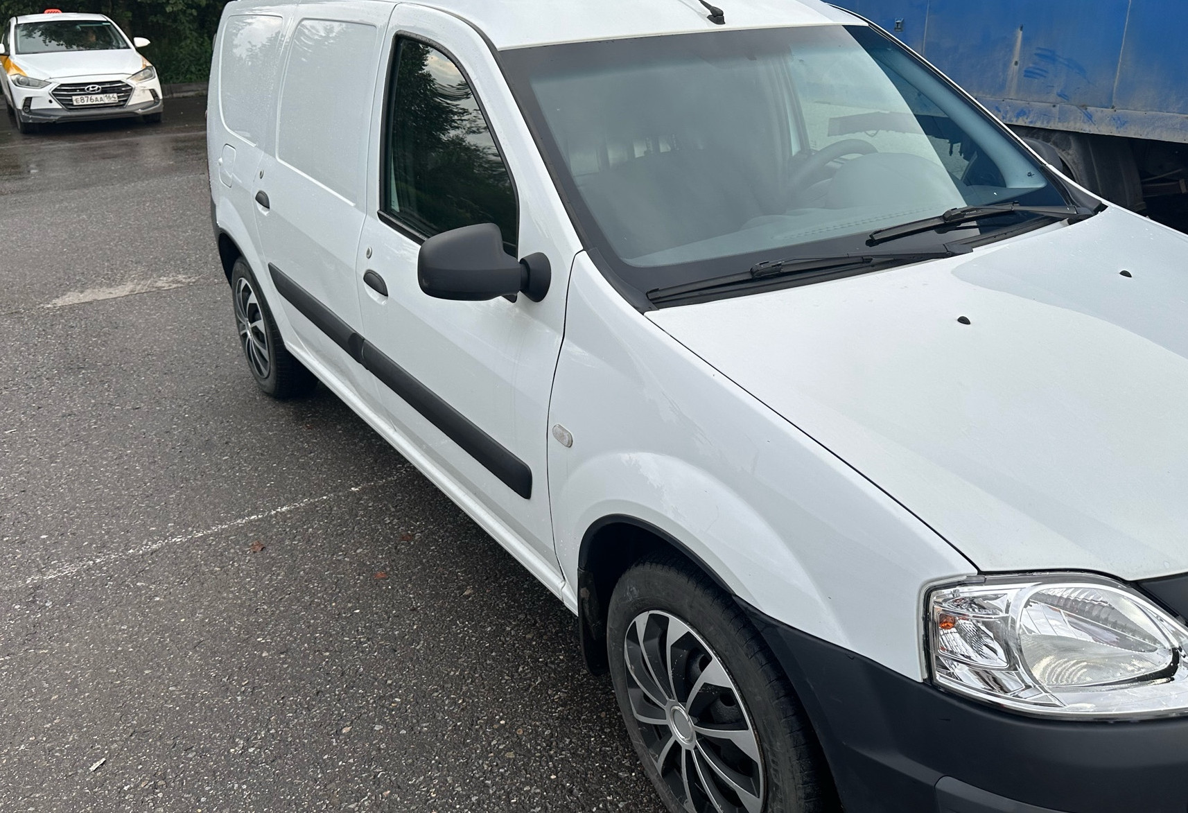 Аренда lada largus-furgon эконом класса 2021 года в городе Москва от 1600 руб./сутки, передний привод, двигатель: бензин, ОСАГО (Впишу в полис), без водителя, недорого, вид 2 - RentRide