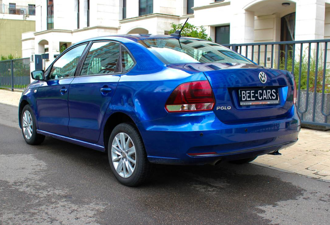 Аренда volkswagen polo эконом класса 2019 года в городе Москва Славянский бульвар от 2400 руб./сутки, передний привод, двигатель: бензин, объем 1.6 литров, каско (Мультидрайв), ОСАГО (Мультидрайв), без водителя, недорого, вид 6 - RentRide