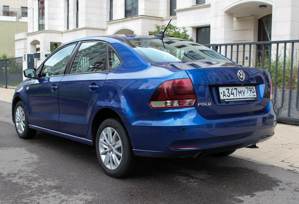 Аренда volkswagen polo эконом класса 2019 года в городе Москва Славянский бульвар от 2400 руб./сутки, передний привод, двигатель: бензин, объем 1.6 литров, каско (Мультидрайв), ОСАГО (Мультидрайв), без водителя, недорого, вид 6 - RentRide