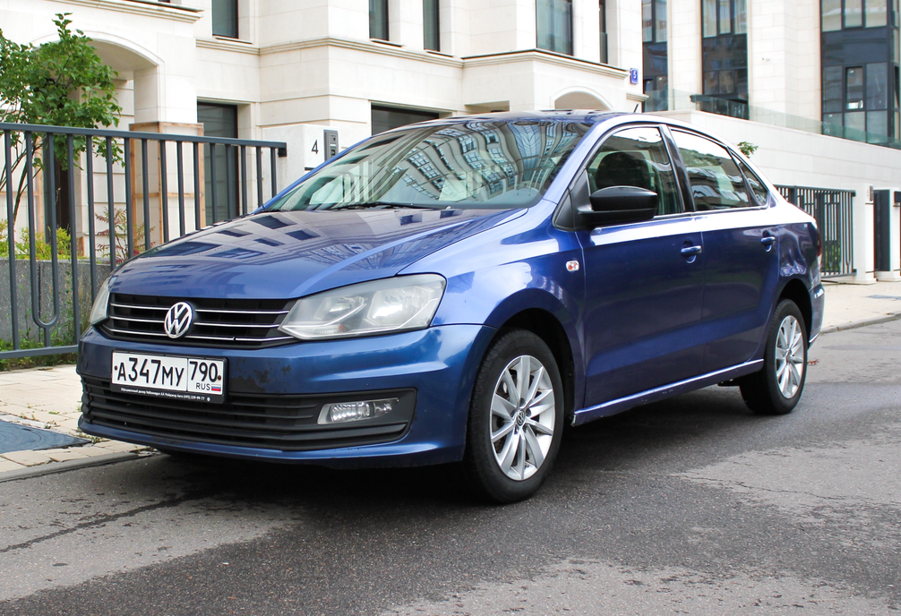 Аренда volkswagen polo эконом класса 2019 года в городе Москва Славянский бульвар от 2400 руб./сутки, передний привод, двигатель: бензин, объем 1.6 литров, каско (Мультидрайв), ОСАГО (Мультидрайв), без водителя, недорого - RentRide