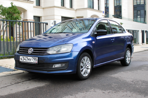 Прокат авто volkswagen polo эконом класса 2019 года в городе Москва Славянский бульвар от 2400 руб./сутки, передний привод, двигатель: бензин, объем 1.6 литров, каско (Мультидрайв), ОСАГО (Мультидрайв), без водителя, недорого - RentRide