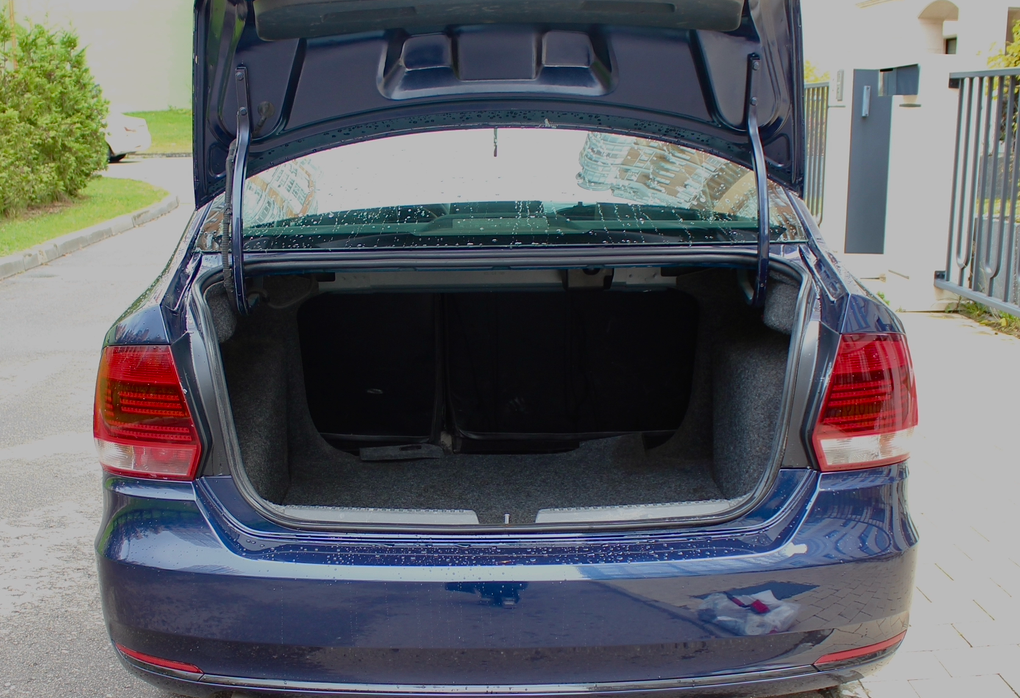 Аренда volkswagen polo эконом класса 2017 года в городе Москва Славянский бульвар от 2500 руб./сутки, передний привод, двигатель: бензин, объем 1.6 литров, каско (Мультидрайв), ОСАГО (Мультидрайв), без водителя, недорого, вид 8 - RentRide