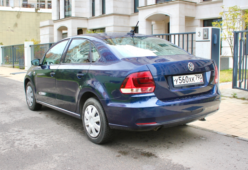 Аренда volkswagen polo эконом класса 2017 года в городе Москва Славянский бульвар от 2500 руб./сутки, передний привод, двигатель: бензин, объем 1.6 литров, каско (Мультидрайв), ОСАГО (Мультидрайв), без водителя, недорого, вид 6 - RentRide