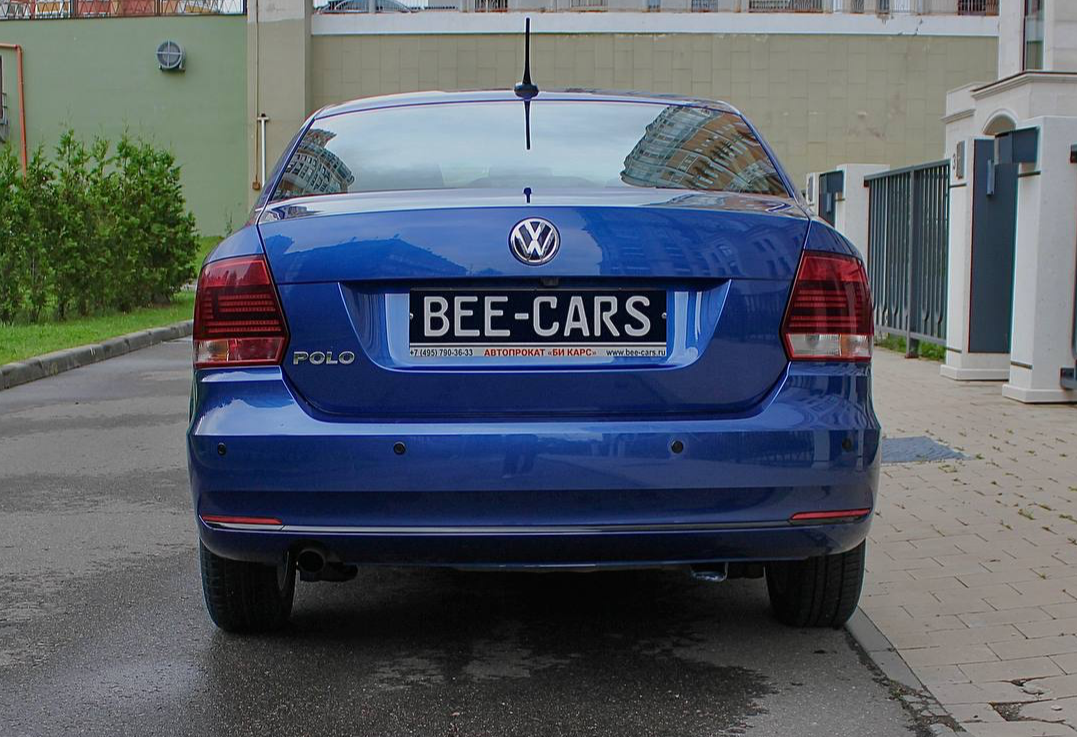 Аренда volkswagen polo эконом класса 2017 года в городе Москва Славянский бульвар от 2400 руб./сутки, передний привод, двигатель: бензин, объем 1.6 литров, каско (Мультидрайв), ОСАГО (Мультидрайв), без водителя, недорого, вид 8 - RentRide