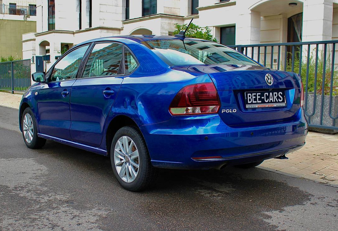 Аренда volkswagen polo эконом класса 2017 года в городе Москва Славянский бульвар от 2400 руб./сутки, передний привод, двигатель: бензин, объем 1.6 литров, каско (Мультидрайв), ОСАГО (Мультидрайв), без водителя, недорого, вид 7 - RentRide