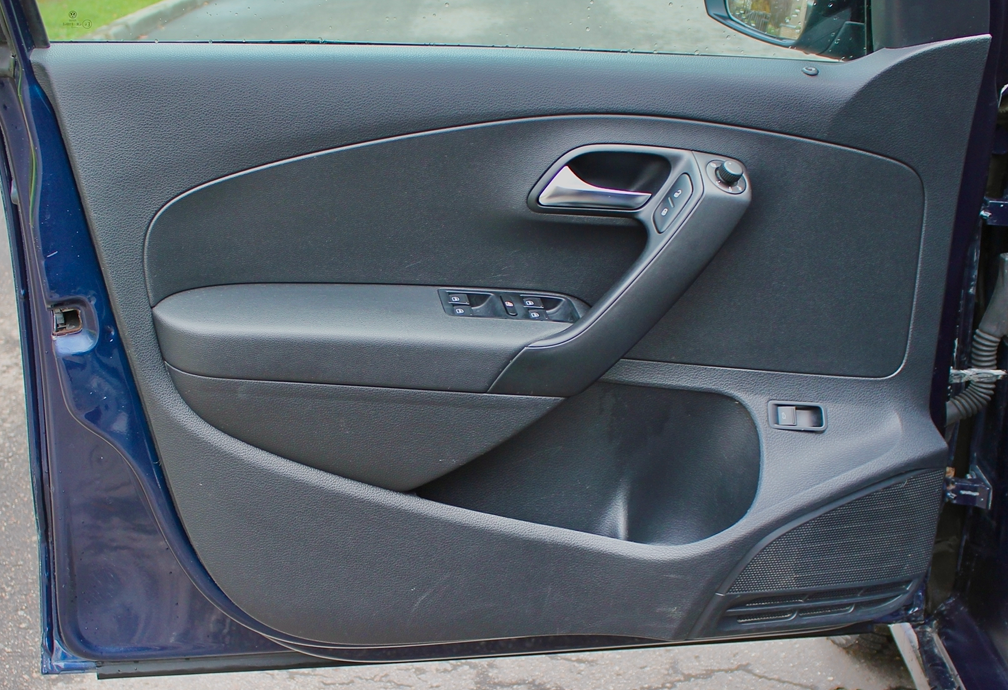 Аренда volkswagen polo эконом класса 2017 года в городе Москва Славянский бульвар от 2500 руб./сутки, передний привод, двигатель: бензин, объем 1.6 литров, каско (Мультидрайв), ОСАГО (Мультидрайв), без водителя, недорого, вид 5 - RentRide