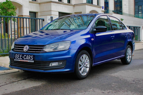Прокат авто volkswagen polo эконом класса 2017 года в городе Москва Славянский бульвар от 2400 руб./сутки, передний привод, двигатель: бензин, объем 1.6 литров, каско (Мультидрайв), ОСАГО (Мультидрайв), без водителя, недорого - RentRide