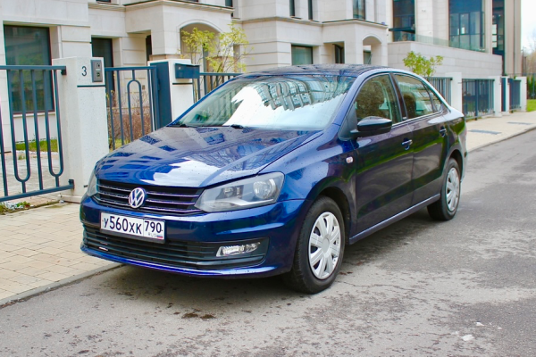 Прокат авто volkswagen polo эконом класса 2017 года в городе Москва Славянский бульвар от 2500 руб./сутки, передний привод, двигатель: бензин, объем 1.6 литров, каско (Мультидрайв), ОСАГО (Мультидрайв), без водителя, недорого - RentRide