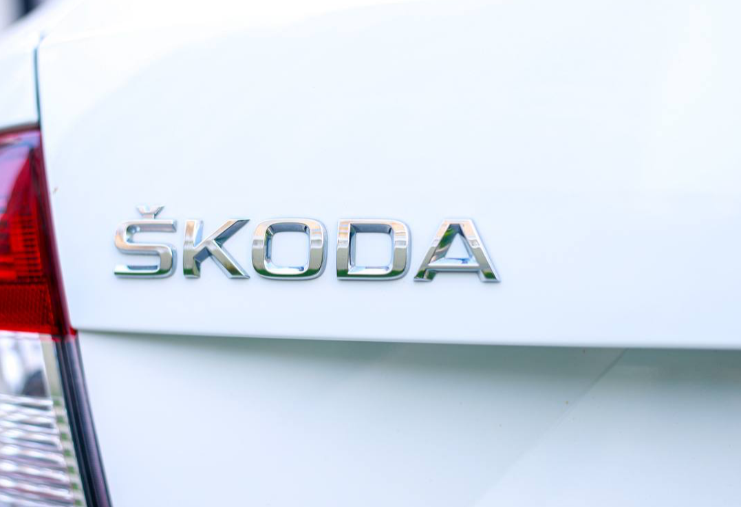 Аренда skoda rapid эконом класса 2019 года в городе Москва Славянский бульвар от 3040 руб./сутки, передний привод, двигатель: бензин, объем 1.6 литров, каско (Мультидрайв), ОСАГО (Мультидрайв), без водителя, недорого, вид 5 - RentRide