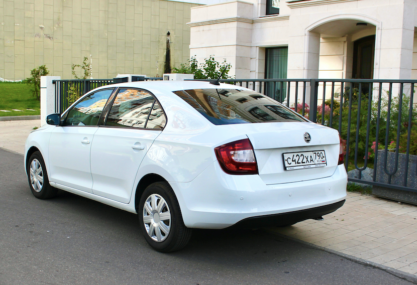 Аренда skoda rapid эконом класса 2019 года в городе Москва Славянский бульвар от 2560 руб./сутки, передний привод, двигатель: бензин, объем 1.6 литров, каско (Мультидрайв), ОСАГО (Мультидрайв), без водителя, недорого, вид 7 - RentRide