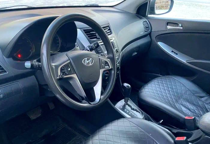 Аренда hyundai solaris эконом класса 2015 года в городе Москва Славянский бульвар от 2160 руб./сутки, передний привод, двигатель: бензин, объем 1.4 литра, каско (Мультидрайв), ОСАГО (Мультидрайв), без водителя, недорого, вид 2 - RentRide