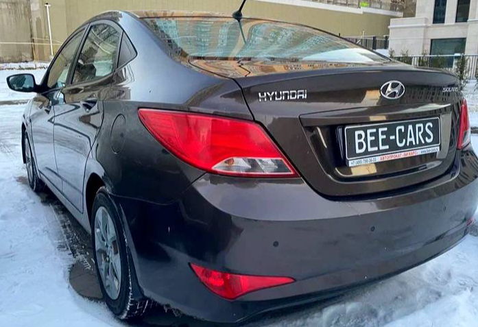 Аренда hyundai solaris эконом класса 2015 года в городе Москва Славянский бульвар от 2160 руб./сутки, передний привод, двигатель: бензин, объем 1.4 литра, каско (Мультидрайв), ОСАГО (Мультидрайв), без водителя, недорого, вид 4 - RentRide