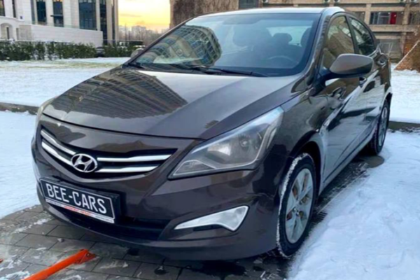 Прокат авто hyundai solaris эконом класса 2015 года в городе Москва Славянский бульвар от 2160 руб./сутки, передний привод, двигатель: бензин, объем 1.4 литра, каско (Мультидрайв), ОСАГО (Мультидрайв), без водителя, недорого - RentRide