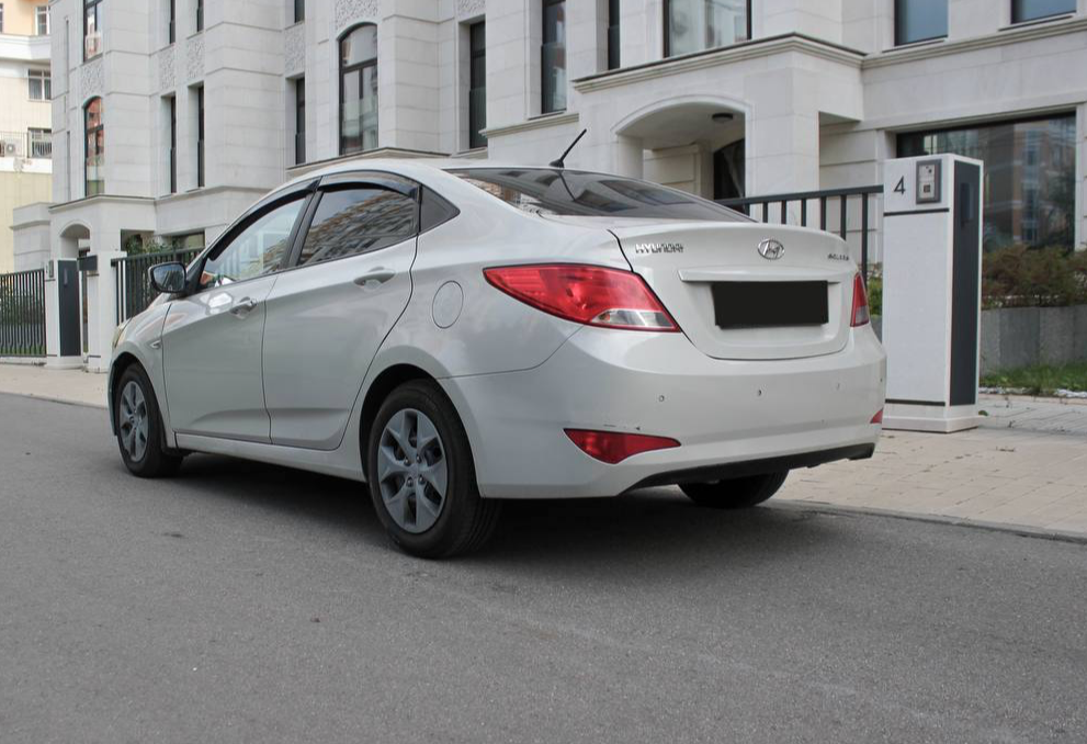 Аренда hyundai solaris эконом класса 2018 года в городе Москва Славянский бульвар от 2640 руб./сутки, передний привод, двигатель: бензин, объем 1.6 литров, каско (Мультидрайв), ОСАГО (Мультидрайв), без водителя, недорого, вид 3 - RentRide