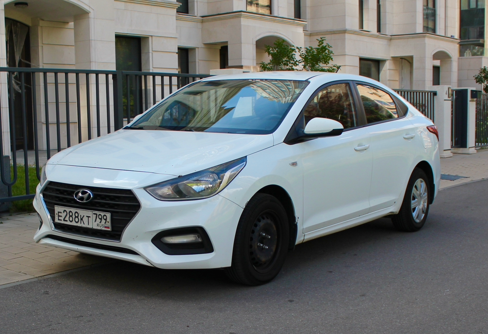 Аренда hyundai solaris 2018 года в городе Москва Славянский бульвар от 2160 руб./сутки, передний привод, двигатель: бензин, объем 1.6 литров, каско (Мультидрайв), ОСАГО (Мультидрайв), без водителя, недорого - RentRide