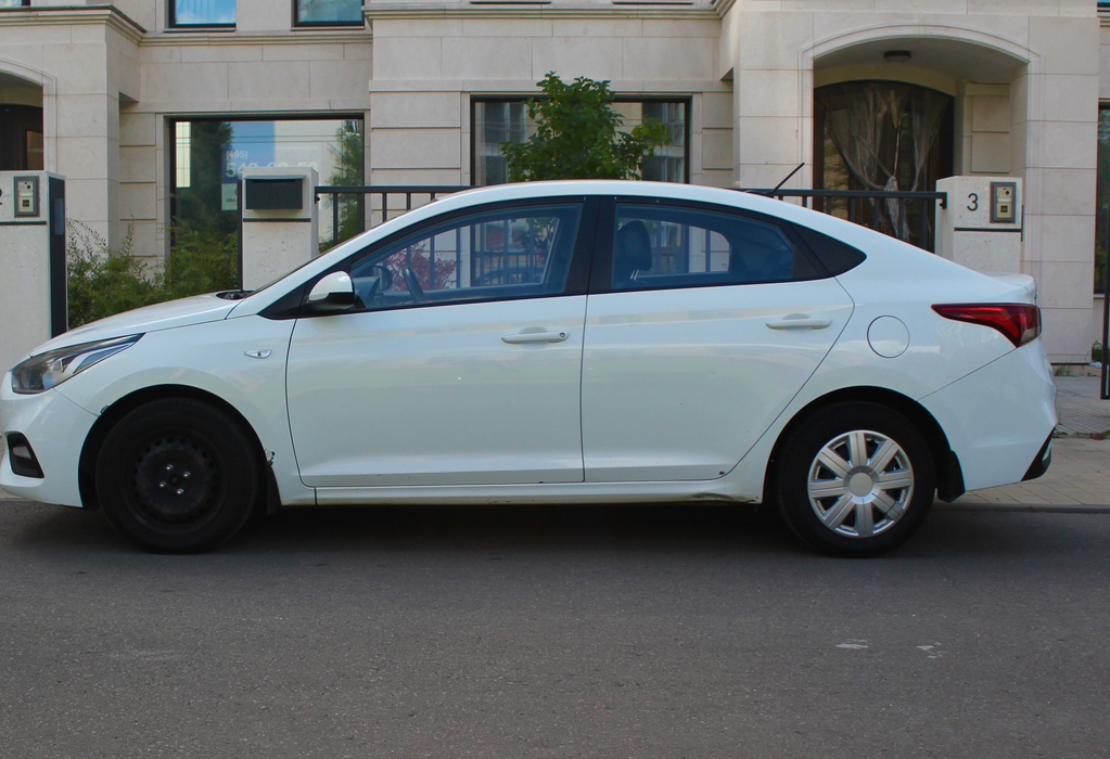 Аренда hyundai solaris 2018 года в городе Москва Славянский бульвар от 2160 руб./сутки, передний привод, двигатель: бензин, объем 1.6 литров, каско (Мультидрайв), ОСАГО (Мультидрайв), без водителя, недорого, вид 2 - RentRide