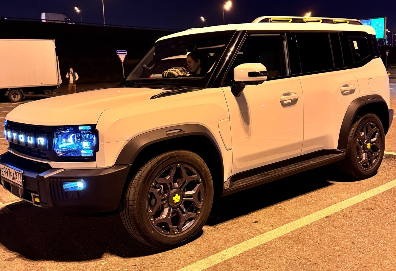 Аренда jetour t2 2024 года в городе Москва Отрадное от 8400 руб./сутки, полный привод, двигатель: бензин, объем 2 литра, каско (Мультидрайв), ОСАГО (Впишу в полис), без водителя, недорого, вид 4 - RentRide