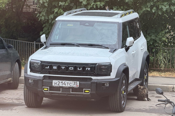 Прокат авто jetour t2 бизнес класса 2024 года в городе Москва Отрадное от 8400 руб./сутки, полный привод, двигатель: бензин, объем 2 литра, каско (Мультидрайв), ОСАГО (Впишу в полис), без водителя, недорого - RentRide