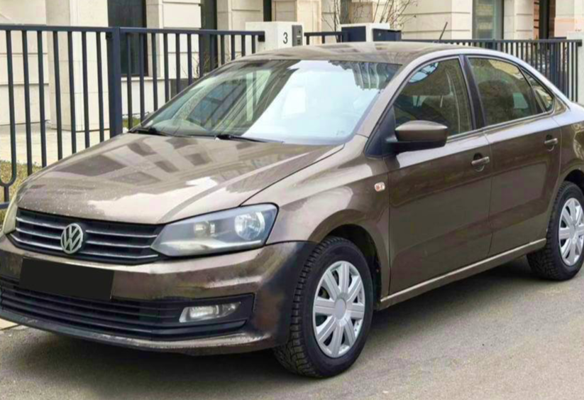 Аренда volkswagen polo эконом класса 2021 года в городе Москва Славянский бульвар от 2400 руб./сутки, передний привод, двигатель: бензин, объем 1.6 литров, каско (Мультидрайв), ОСАГО (Мультидрайв), без водителя, недорого - RentRide