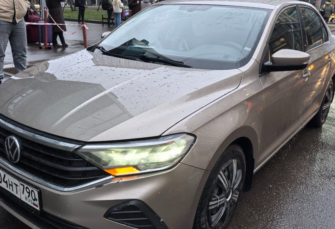 Аренда volkswagen polo эконом класса 2021 года в городе Москва Славянский бульвар от 2900 руб./сутки, передний привод, двигатель: бензин, объем 1.6 литров, каско (Мультидрайв), ОСАГО (Мультидрайв), без водителя, недорого - RentRide