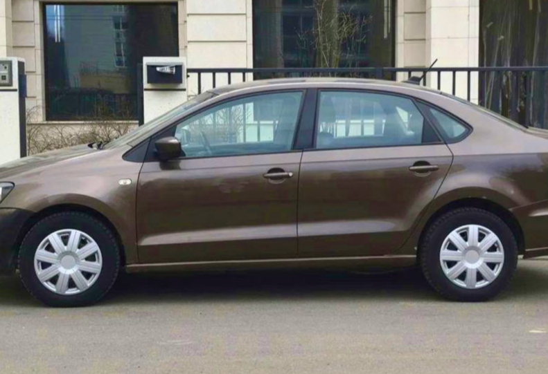 Аренда volkswagen polo эконом класса 2021 года в городе Москва Славянский бульвар от 2400 руб./сутки, передний привод, двигатель: бензин, объем 1.6 литров, каско (Мультидрайв), ОСАГО (Мультидрайв), без водителя, недорого, вид 3 - RentRide