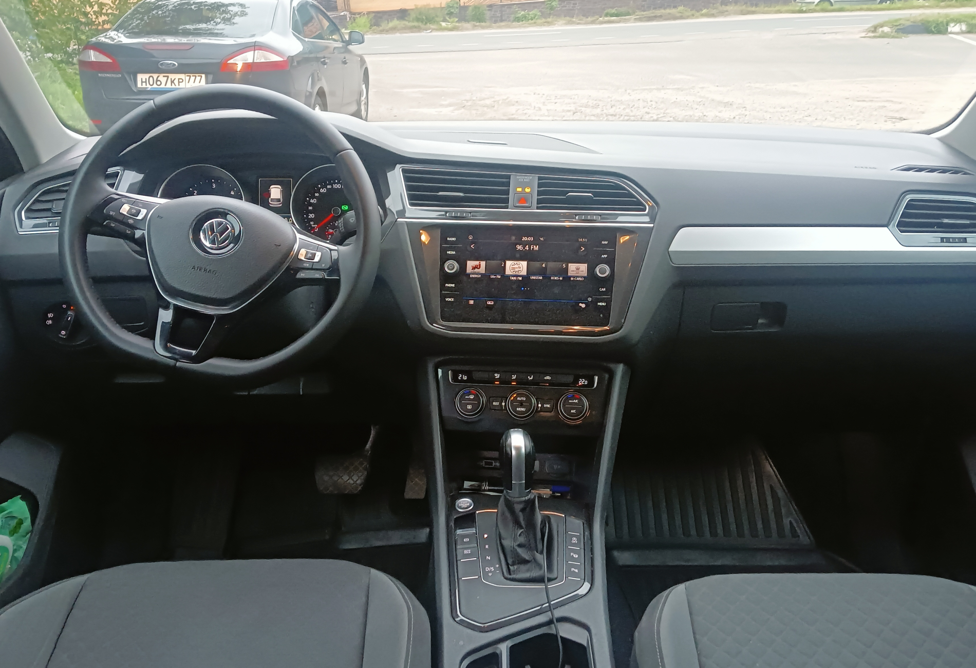 Аренда volkswagen tiguan комфорт класса 2019 года в городе Москва Котельники от 2800 руб./сутки, передний привод, двигатель: дизель, объем 2 литра, ОСАГО (Впишу в полис), без водителя, недорого, вид 5 - RentRide