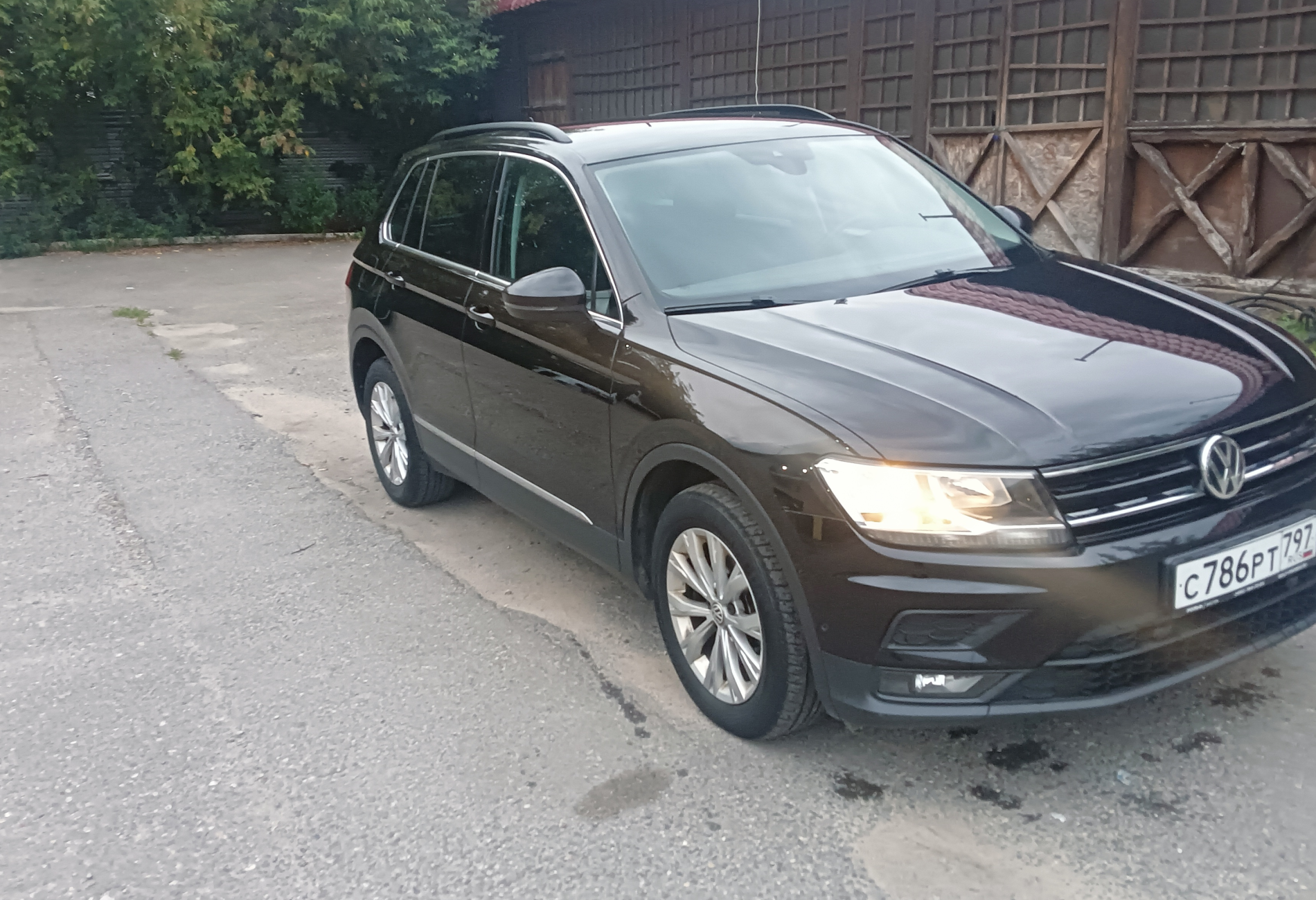 Аренда volkswagen tiguan комфорт класса 2019 года в городе Москва Котельники от 2800 руб./сутки, передний привод, двигатель: дизель, объем 2 литра, ОСАГО (Впишу в полис), без водителя, недорого - RentRide