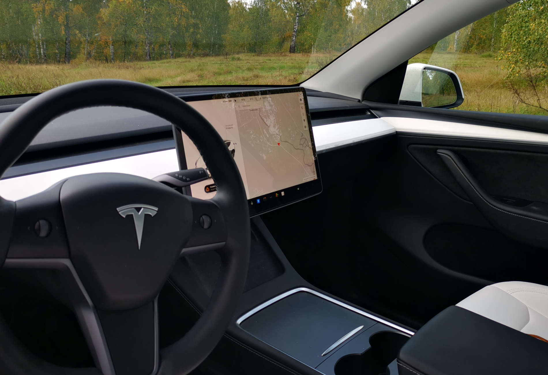 Аренда tesla y премиум класса 2023 года в городе Москва Павелецкая от 9600 руб./сутки, полный привод, ОСАГО (Впишу в полис), без водителя, недорого, вид 4 - RentRide