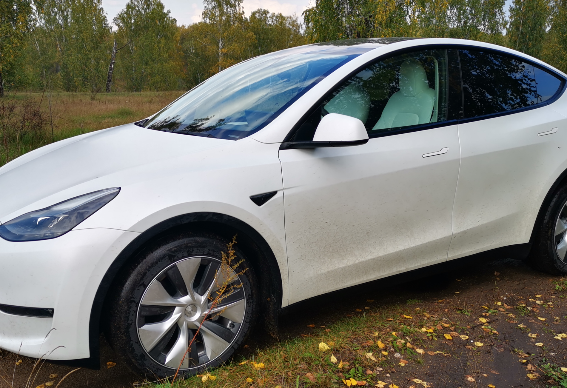 Аренда tesla y премиум класса 2023 года в городе Москва Павелецкая от 9600 руб./сутки, полный привод, ОСАГО (Впишу в полис), без водителя, недорого - RentRide