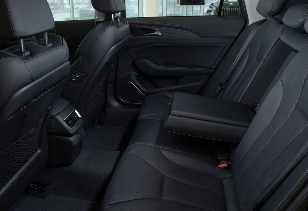 Аренда hongqi h5 бизнес класса 2024 года в городе Москва Преображенская площадь от 6000 руб./сутки, передний привод, двигатель: бензин, объем 2 литра, каско (Впишу в полис), ОСАГО (Впишу в полис), без водителя, недорого, вид 4 - RentRide