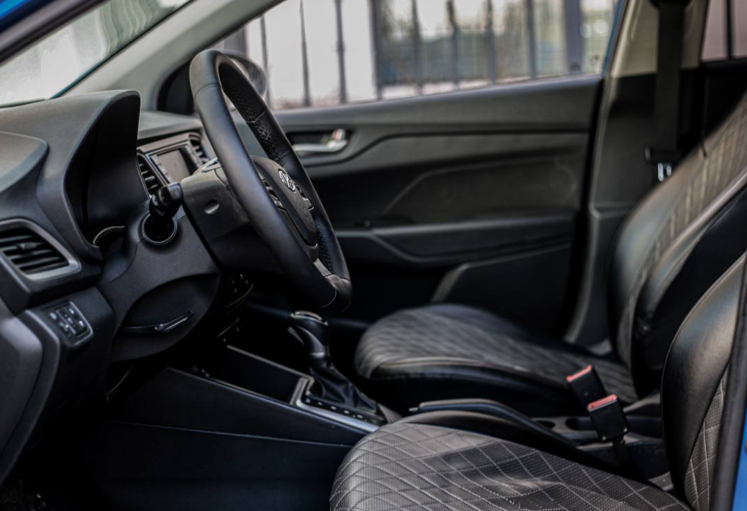 Аренда hyundai solaris эконом класса 2018 года в городе Москва Славянский бульвар от 2800 руб./сутки, передний привод, двигатель: бензин, объем 1.6 литров, каско (Мультидрайв), ОСАГО (Мультидрайв), без водителя, недорого, вид 3 - RentRide