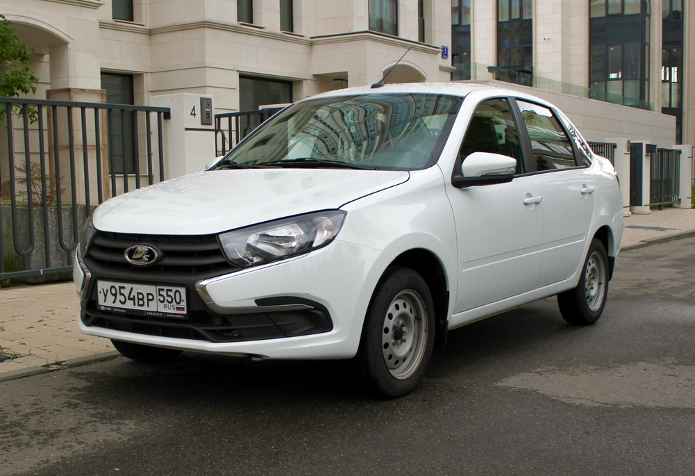 Аренда lada granta эконом класса 2024 года в городе Москва Славянский бульвар от 1900 руб./сутки, передний привод, каско (Мультидрайв), ОСАГО (Мультидрайв), без водителя, недорого - RentRide