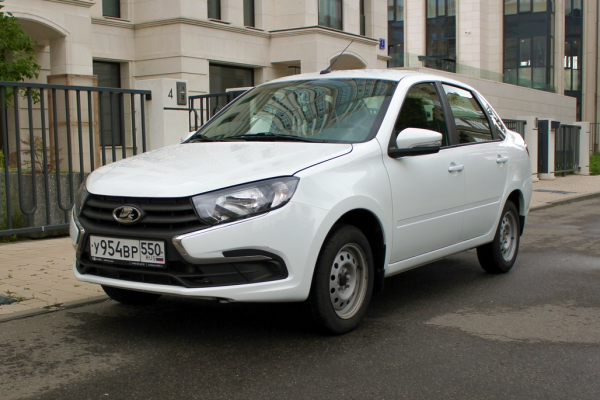 Прокат авто lada granta эконом класса 2024 года в городе Москва Славянский бульвар от 1900 руб./сутки, передний привод, каско (Мультидрайв), ОСАГО (Мультидрайв), без водителя, недорого - RentRide