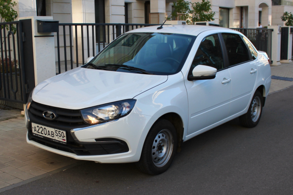 Прокат авто lada granta эконом класса 2024 года в городе Москва Славянский бульвар от 1900 руб./сутки, передний привод, каско (Мультидрайв), ОСАГО (Мультидрайв), без водителя, недорого - RentRide