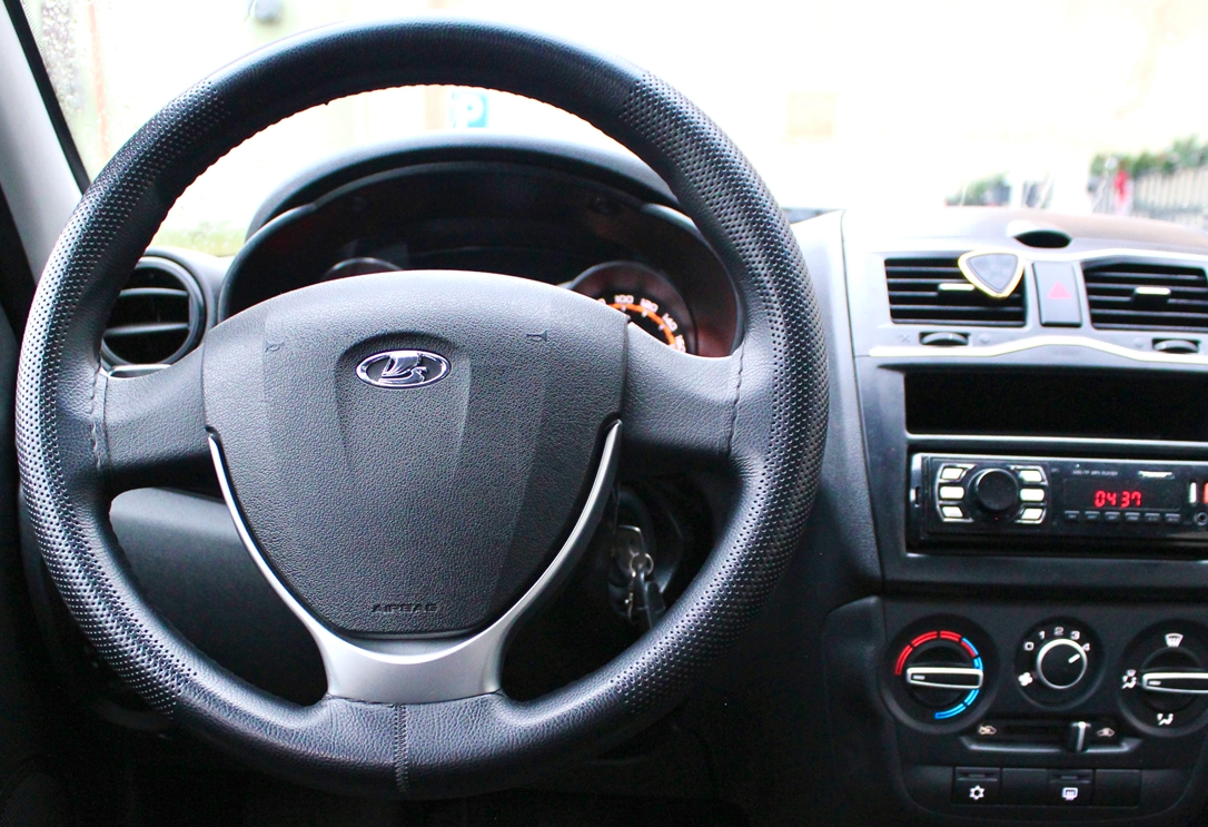 Аренда lada granta эконом класса 2024 года в городе Москва Славянский бульвар от 1900 руб./сутки, передний привод, каско (Мультидрайв), ОСАГО (Мультидрайв), без водителя, недорого, вид 3 - RentRide