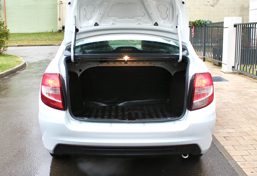 Аренда lada granta эконом класса 2024 года в городе Москва Славянский бульвар от 1900 руб./сутки, передний привод, каско (Мультидрайв), ОСАГО (Мультидрайв), без водителя, недорого, вид 9 - RentRide