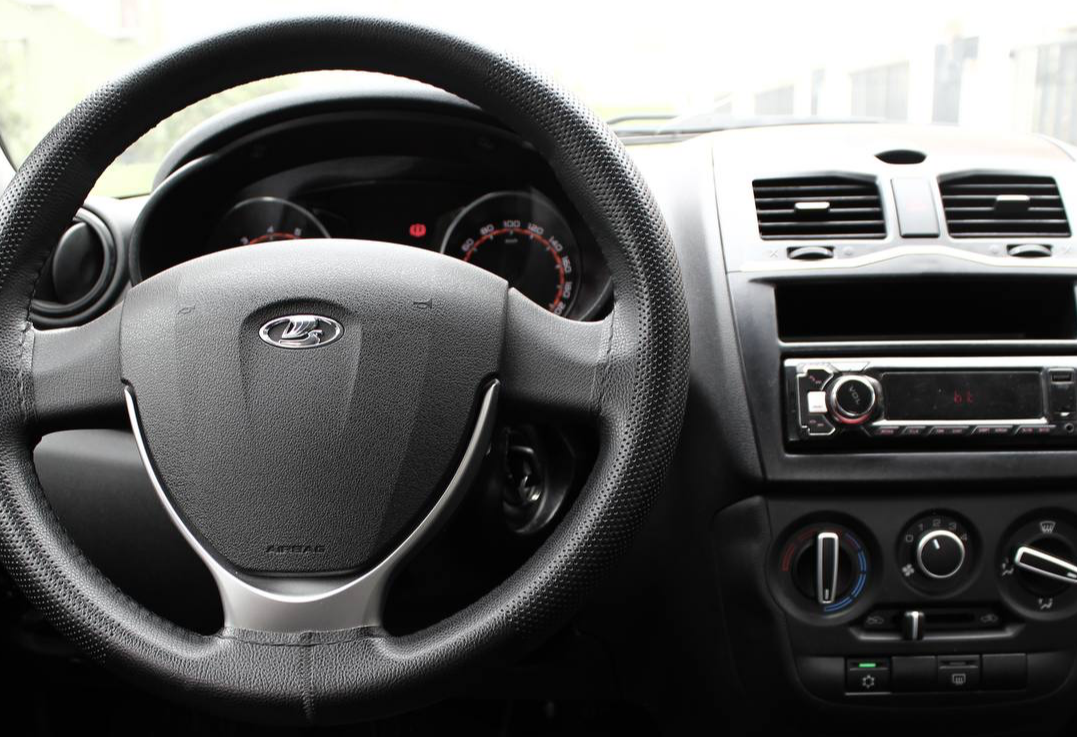Аренда lada granta эконом класса 2023 года в городе Москва Славянский бульвар от 2200 руб./сутки, передний привод, каско (Мультидрайв), ОСАГО (Мультидрайв), без водителя, недорого, вид 3 - RentRide