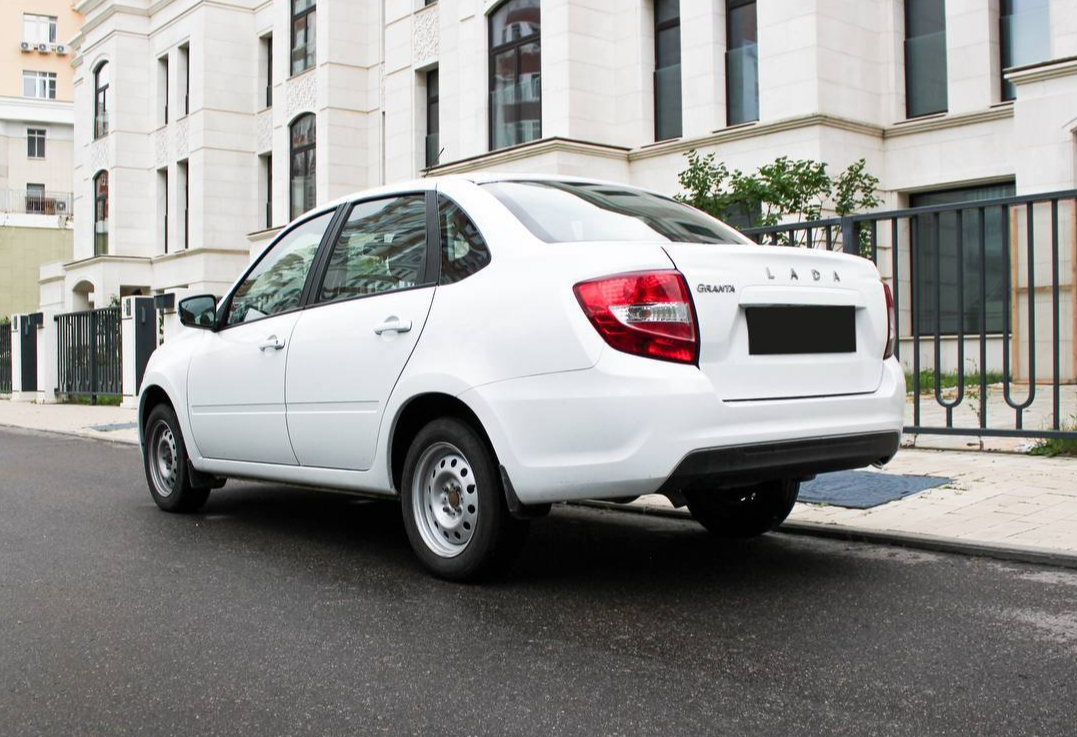Аренда lada granta эконом класса 2023 года в городе Москва Славянский бульвар от 2200 руб./сутки, передний привод, каско (Мультидрайв), ОСАГО (Мультидрайв), без водителя, недорого, вид 6 - RentRide