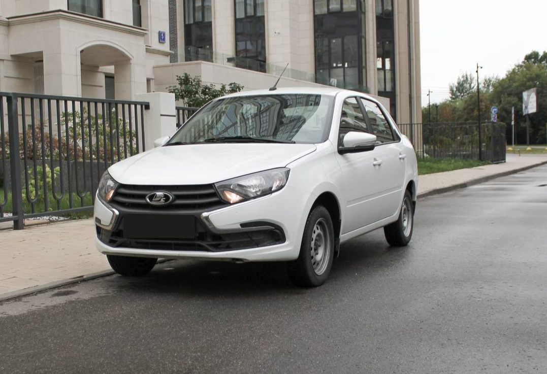 Аренда lada granta эконом класса 2023 года в городе Москва Славянский бульвар от 2200 руб./сутки, передний привод, каско (Мультидрайв), ОСАГО (Мультидрайв), без водителя, недорого - RentRide