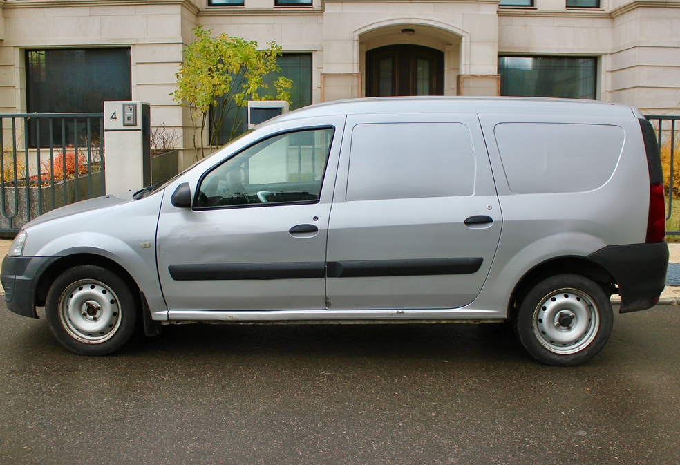 Аренда lada largus-furgon эконом класса 2015 года в городе Москва Славянский бульвар от 2500 руб./сутки, передний привод, каско (Мультидрайв), ОСАГО (Мультидрайв), без водителя, недорого, вид 2 - RentRide