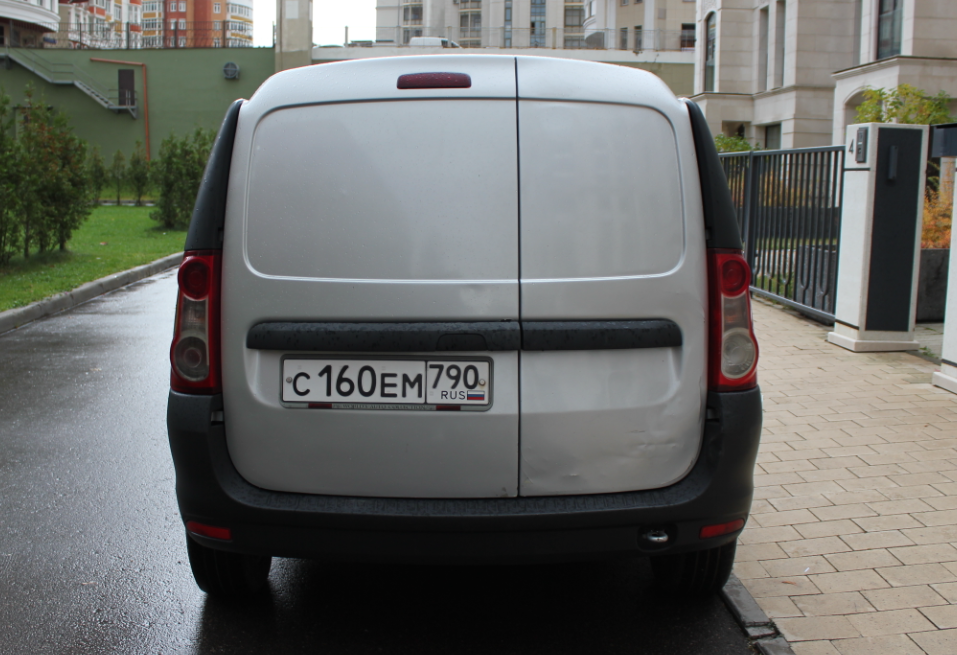 Аренда lada largus-furgon эконом класса 2015 года в городе Москва Славянский бульвар от 2500 руб./сутки, передний привод, каско (Мультидрайв), ОСАГО (Мультидрайв), без водителя, недорого, вид 7 - RentRide