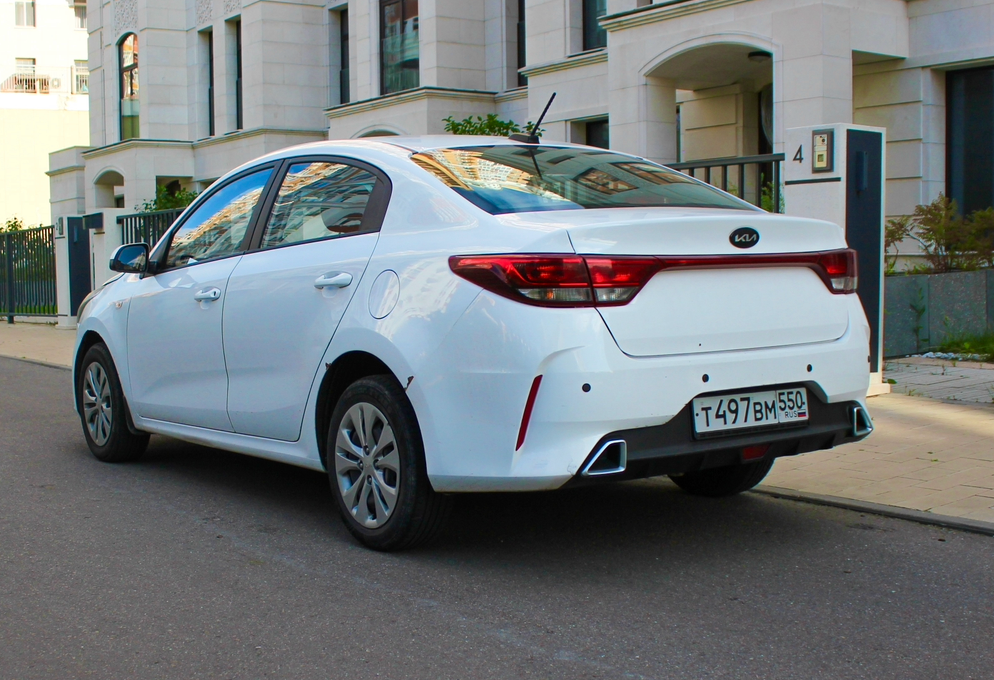 Аренда kia rio эконом класса 2021 года в городе Москва Славянский бульвар от 2700 руб./сутки, передний привод, двигатель: бензин, объем 1.4 литра, каско (Мультидрайв), ОСАГО (Мультидрайв), без водителя, недорого, вид 8 - RentRide