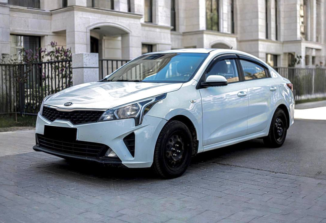 Аренда kia rio эконом класса 2021 года в городе Москва Славянский бульвар от 2800 руб./сутки, передний привод, двигатель: бензин, объем 1.4 литра, каско (Мультидрайв), ОСАГО (Мультидрайв), без водителя, недорого - RentRide