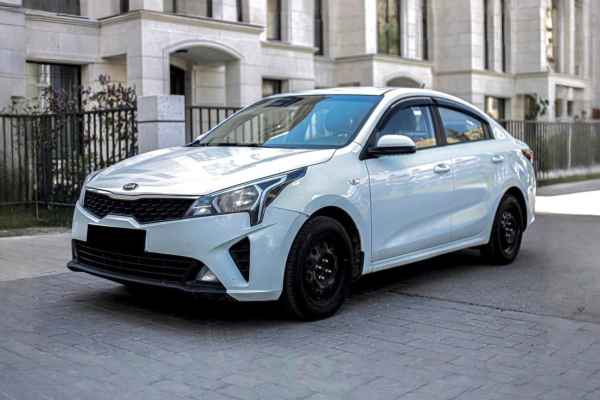 Прокат авто kia rio эконом класса 2021 года в городе Москва Славянский бульвар от 2800 руб./сутки, передний привод, двигатель: бензин, объем 1.4 литра, каско (Мультидрайв), ОСАГО (Мультидрайв), без водителя, недорого - RentRide